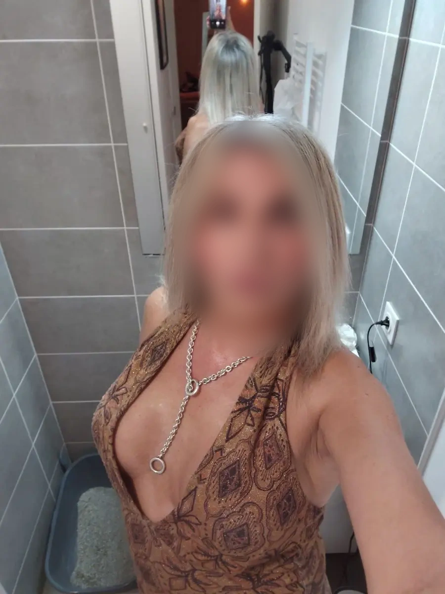 Chloe75